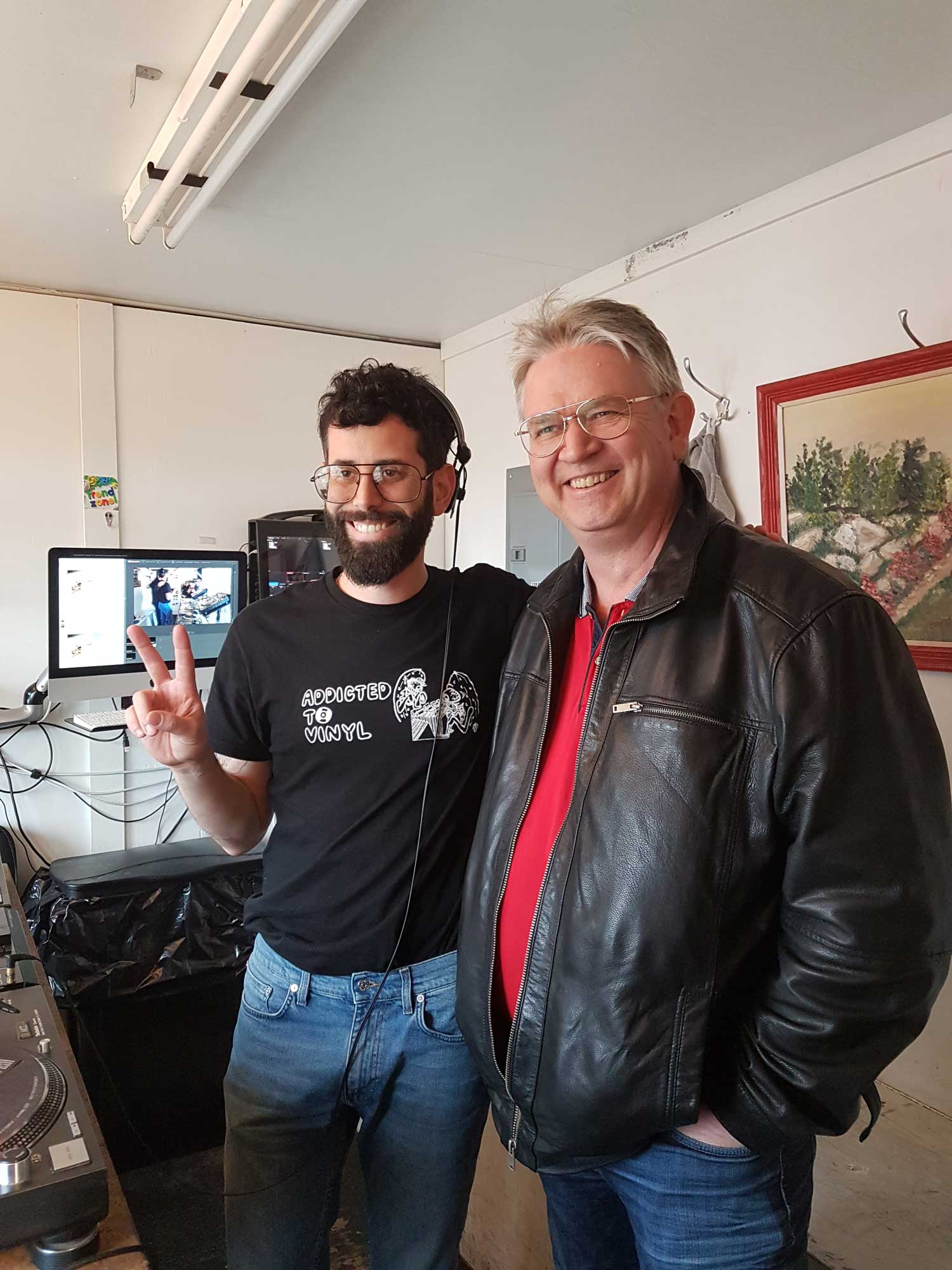 En kändis som pratar i radion