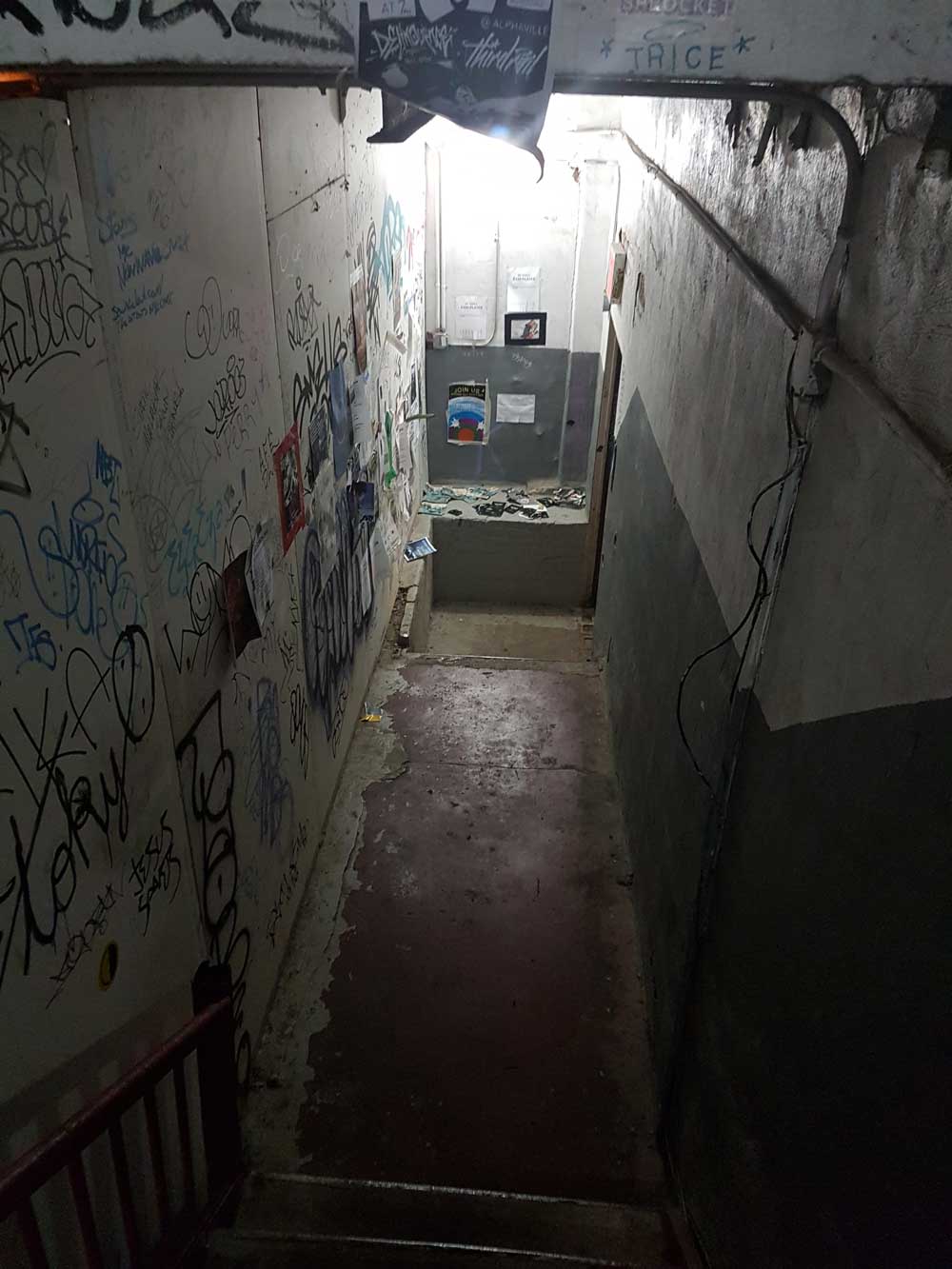 Här nere finns en radiostation